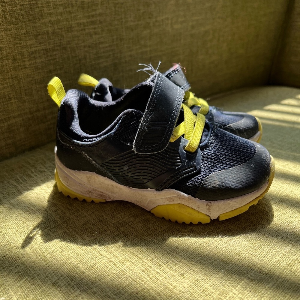 Cat & jack sneakers